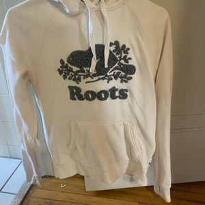 Cream white roots pull over size medium